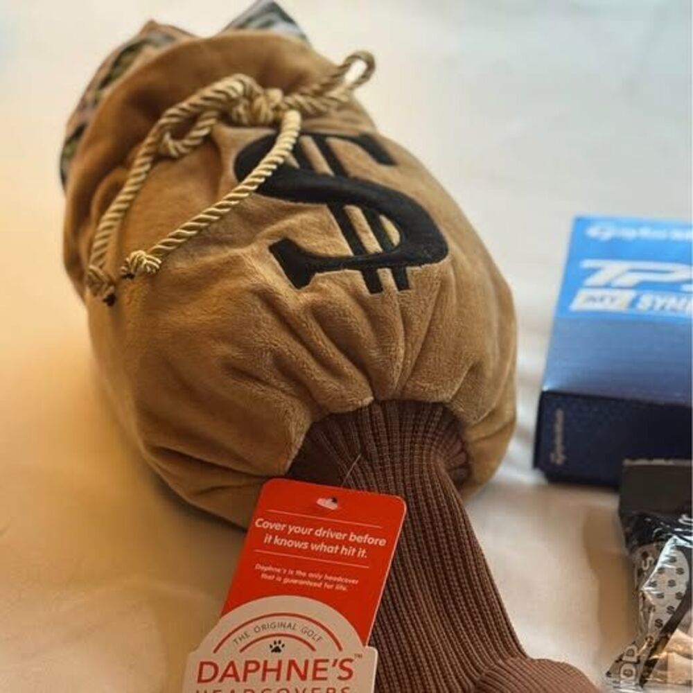 NWT-Golf Sport Accessories, Money Theme, Taylor Made Balls, Tee’s & Club Cover - Picture 6 of 10